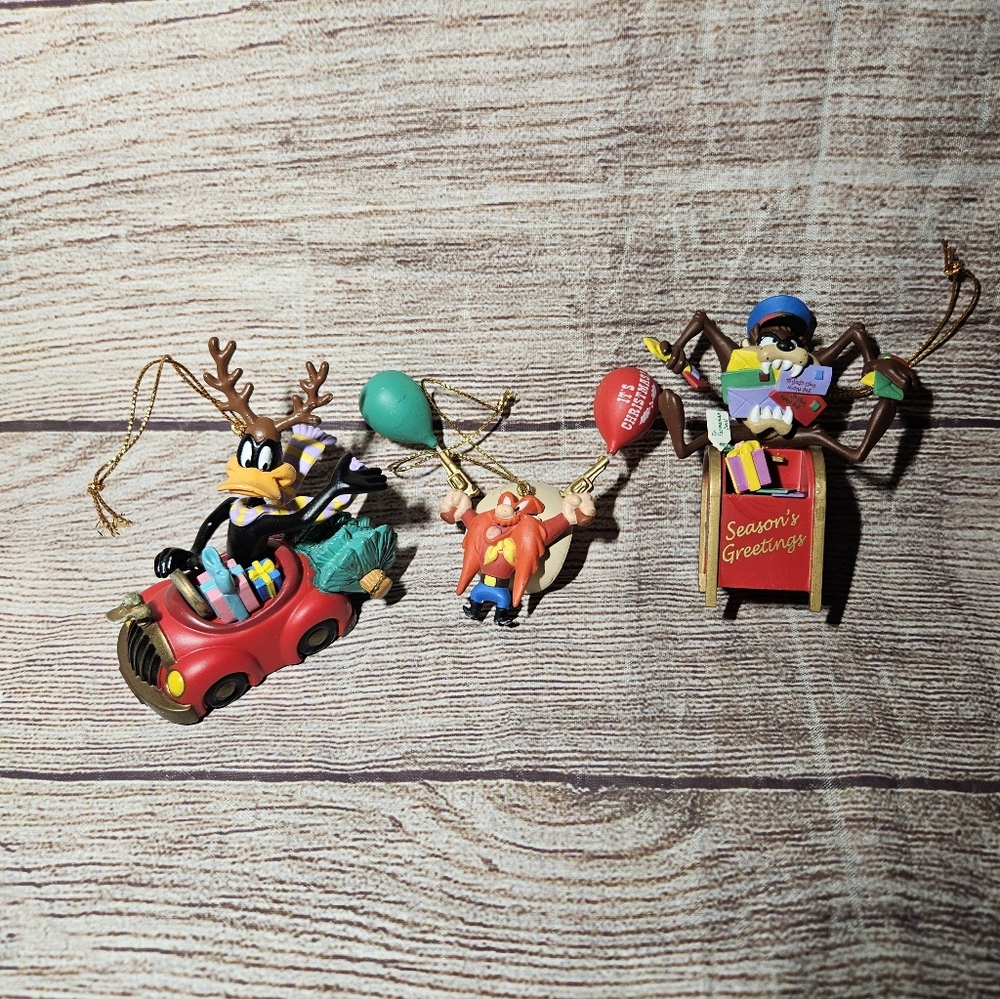 Vintage 90s Looney tunes daffy duck, taz, Yosemite Sam Christmas ornaments